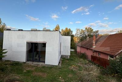 Casa de vanzare 4 camere in suprafata utila de 80 mp