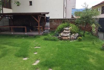Casa cu 5 camere si gradina mare, in inima Brasovului