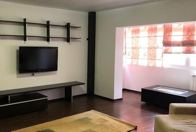 Apartament cu 3 camere decomandat în Sud