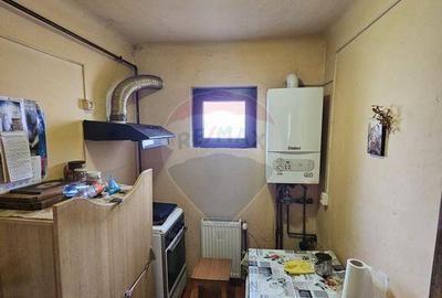 1/2 - Casa de vanzare + teren 472 mp - 8