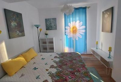 Apartament cu 2 camere decomandat, mobilat în Central
