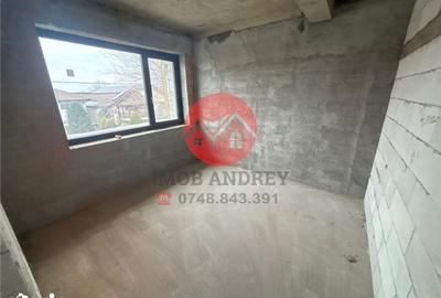 Casă cu 5 camere cu Teren 600 Mp în Central