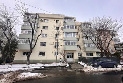 Apartament cu 3 camere semidecomandat în Doamna Ghica