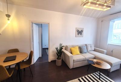 Apartament cu 2 camere semidecomandat, mobilat în Ultracentral