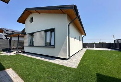 Casă individuală cu 4 camere cu Canalizare în Frumușani - 2