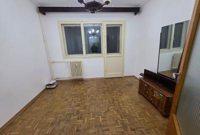 Apartament cu 4 camere semidecomandat în Berceni - 2