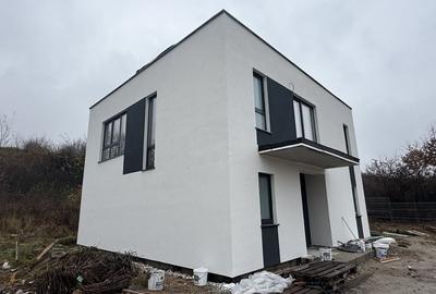 Casă individuală cu 4 camere cu Canalizare în Luna de Sus - 2