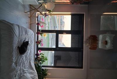 Casă cu 4 camere cu Teren 85 Mp în Central - 1