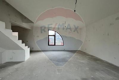 Casa / Vila cu 5 camere de vanzare - 4