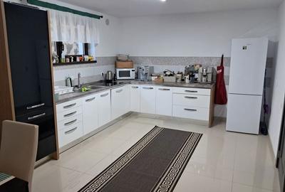 Casă cu 4 camere în Central - 1