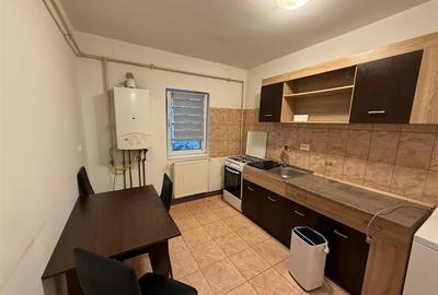 Apartament cu 2 camere decomandat în Podul de Fier