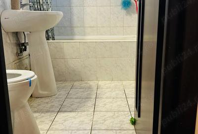 Apartament cu 3 camere decomandat în Titan - 7