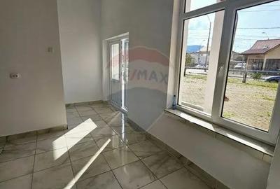 Spațiu comercial, de 40 mp, în 1 Mai - 3