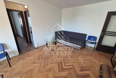 Apartament cu 3 camere de vanzare, centrala proprie, zona Dambovita - 1