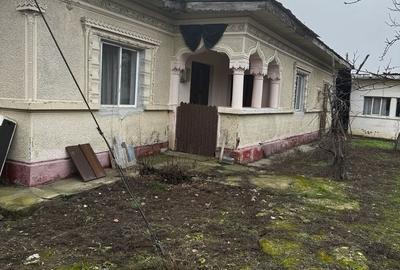 Casă cu 3 camere în Săbăreni - 2