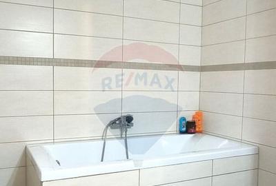 Casa unica, spa?ioasa, in zona centrala a ora?ului... - 3