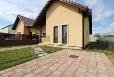Duplex cu 4 camere cu Canalizare în Moșnița Nouă - 1