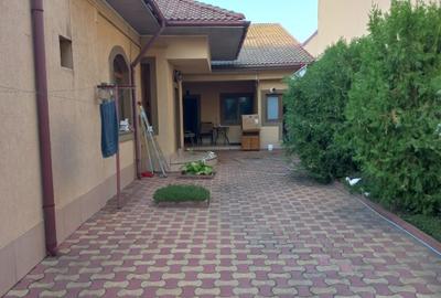 Casa de Cultura, casa de vanzare, 4 camere, caramida - 1