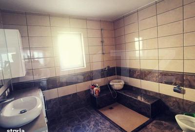 Spațiu comercial, de 1,800 mp, în Central - 11