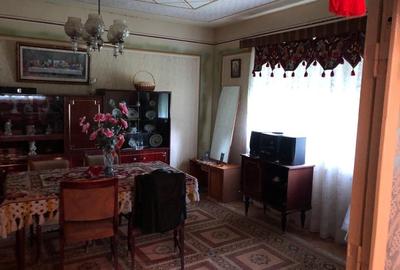 Vand casa cu etaj, dependinte si anexe gospodaresti - 4