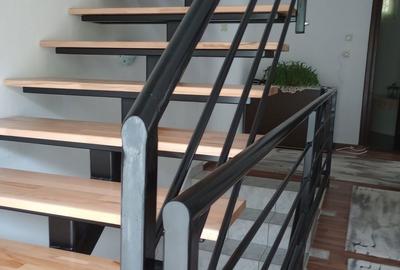 Casă cu 4 camere cu Teren 440 Mp în Central - 10