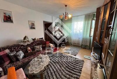 Apartament cu 3 camere semidecomandat în Decebal