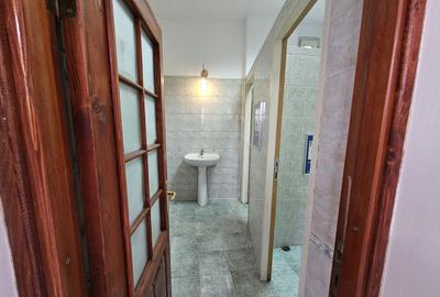 Spațiu comercial, de 300 mp, în Central - 9