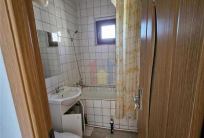 Apartament cu 3 camere semidecomandat în Obor
