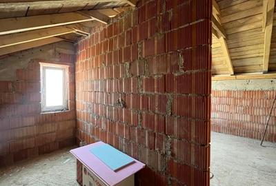 Duplex cu 4 camere cu Canalizare în Urseni - 8