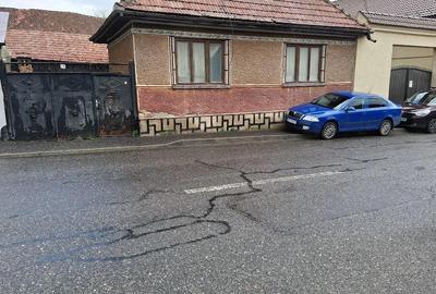 Casă cu 3 camere cu Teren 486 Mp în Central - 1