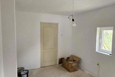 Casă cu 4 camere cu Teren 900 Mp în Central - 1