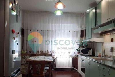Zona Stefan cel Mare , 2 camere decomandate , 80.000 Euro - 2