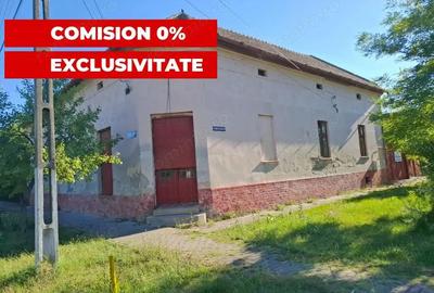 Casa spa?ioasa cu spa?iu comercial pe col? in Nadlac