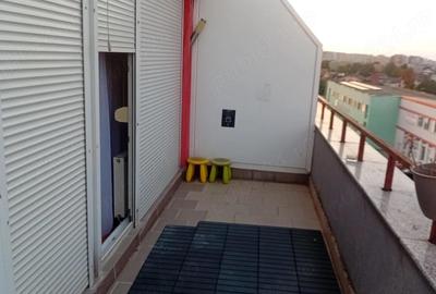 Apartament cu 3 camere decomandat în UTA - 2