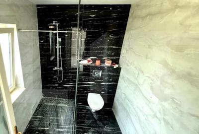 Casă cu 7 camere cu Teren 898 Mp în Central - 2