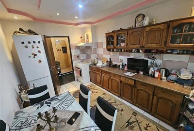 Apartament cu 3 camere decomandat, mobilat în Micro IV - 7