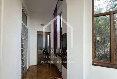 Casa formata din 2 apartamente, 2 garaje,  3 bai - zona Trei Stejari - 15