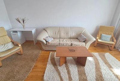 Apartament cu 2 camere decomandat în Victoriei