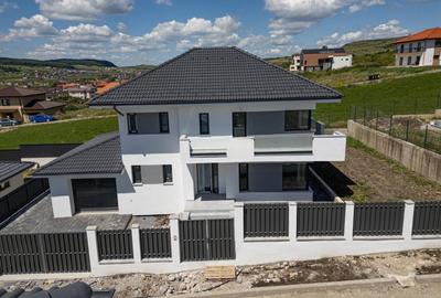 Casă individuală cu 4 camere cu Canalizare în Chinteni