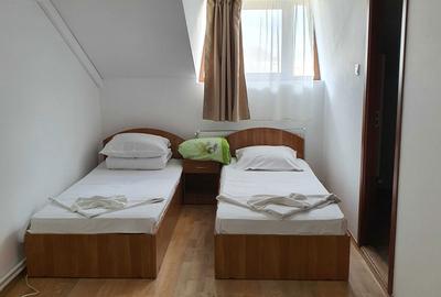 Casă cu 4 camere în Dunavățu de Jos - 1