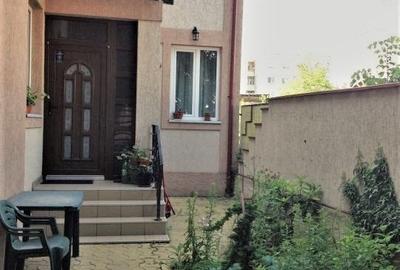 Casa cocheta , foarte ingrijita , mobilata si utilata, gaz, 800 Euro - 1