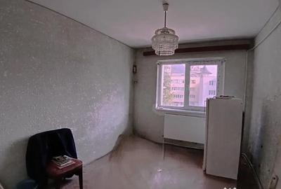Apartament cu 3 camere semidecomandat în Central - 2