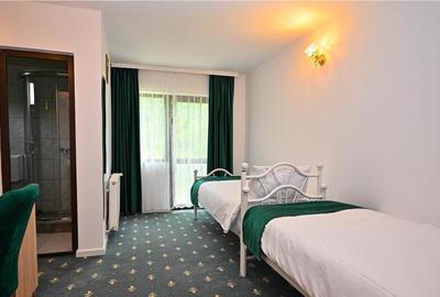 Complex turistic,afacere la cheie,3 vile, teren 7.700 mp,pan - 8