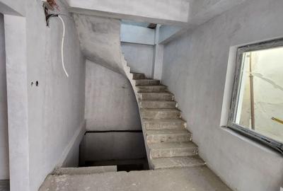 Casă cu 6 camere cu Teren 390 Mp în Independenței - 2