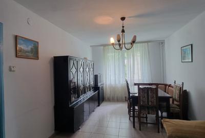 Apartament cu 4 camere decomandat în Lacul Tei