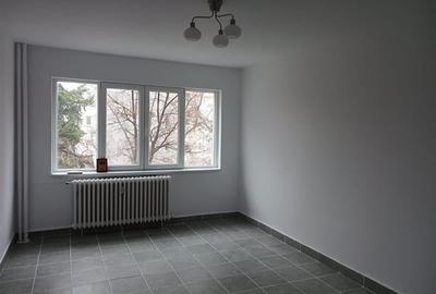 Apartament cu 3 camere semidecomandat în 1 Decembrie 1918 - 1