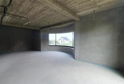 Casă cu Teren 2300 Mp în Moara