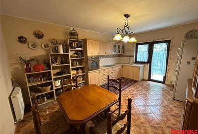 Casă cu 5 camere cu Teren 1596 Mp în Central - 8
