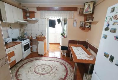Apartament 3 camere DECOMANDAT, Nicolina-Prima Statie, ETAJ 3 - 2