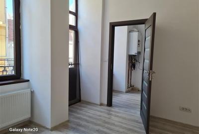 Ocazie .VINDEM APARTAMENT IN ZONA ISTORICA CU BALCON STRADA - 3